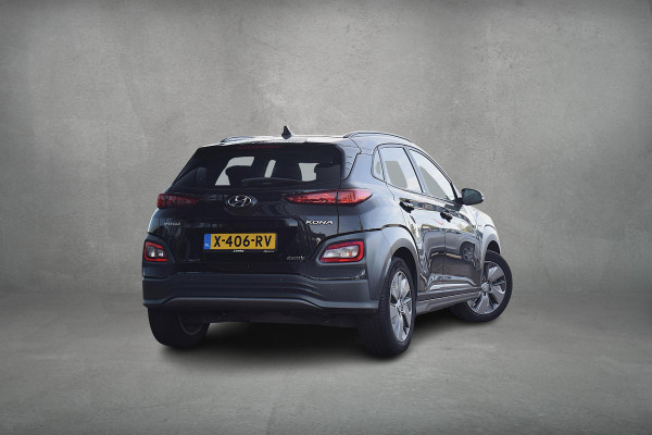 Hyundai Kona EV Premium Sky 64 kWh | SOH: 94,3% | Warmtepomp | Schuifdak | Leer | HUD | Stuur- en Stoelverwarming