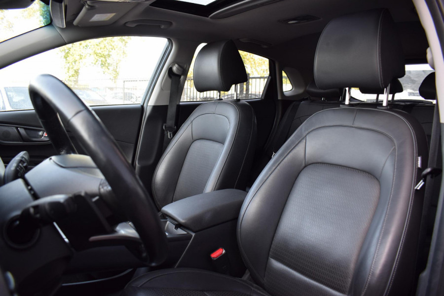 Hyundai Kona EV Premium Sky 64 kWh | SOH: 94,3% | Warmtepomp | Schuifdak | Leer | HUD | Stuur- en Stoelverwarming
