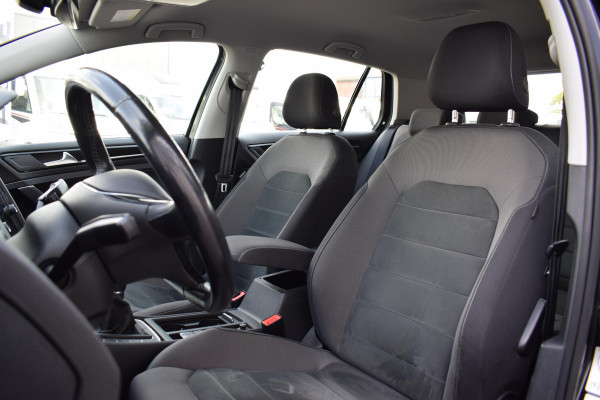 Volkswagen Golf 1.5 TSI Highline | Trekhaak | Apple CarPlay | Camera | Virtual