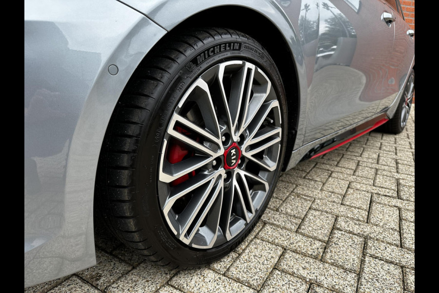Kia ProCeed 1.6 T-GDi 204pk Automaat GT Navigatie Climate Control Electrische bedienbare achterklep Adaptieve Cruise Control Camera Dab Keyless start