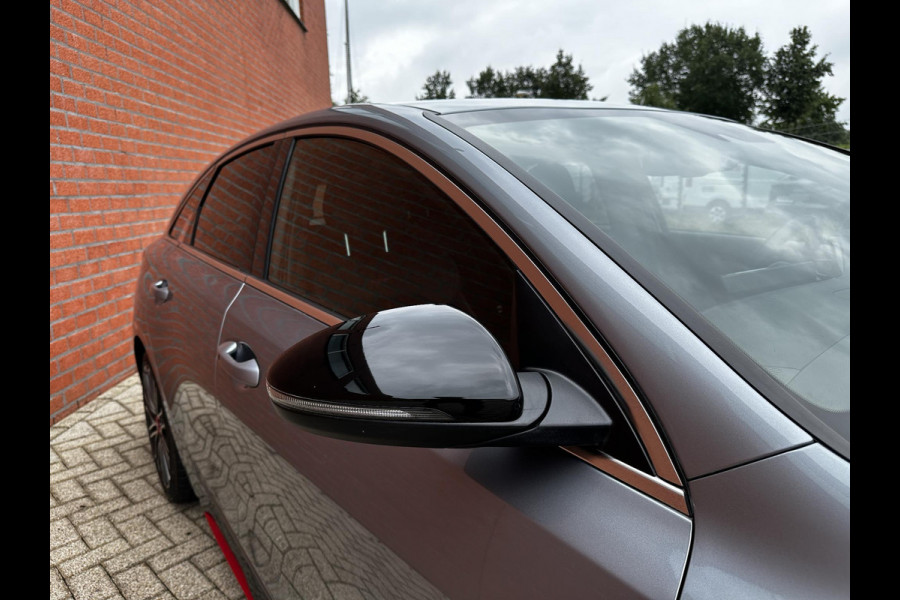 Kia ProCeed 1.6 T-GDi 204pk Automaat GT Navigatie Climate Control Electrische bedienbare achterklep Adaptieve Cruise Control Camera Dab Keyless start