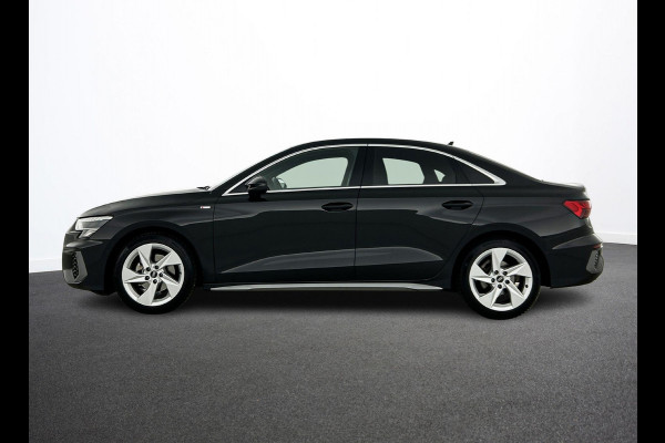 Audi A3 Limousine 30 TFSI S edition Navigatie Apple Carplay/Android Auto Parkeersensoren Adaptive Cruise Control Virtual Cockpit Climate Control Getinte ramen Lichtmetalen velgen