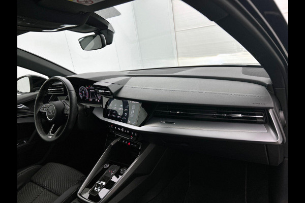 Audi A3 Limousine 30 TFSI S edition Navigatie Apple Carplay/Android Auto Parkeersensoren Adaptive Cruise Control Virtual Cockpit Climate Control Getinte ramen Lichtmetalen velgen