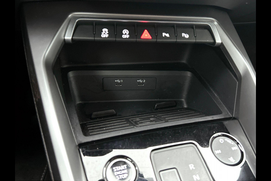 Audi A3 Limousine 30 TFSI S edition Navigatie Apple Carplay/Android Auto Parkeersensoren Adaptive Cruise Control Virtual Cockpit Climate Control Getinte ramen Lichtmetalen velgen