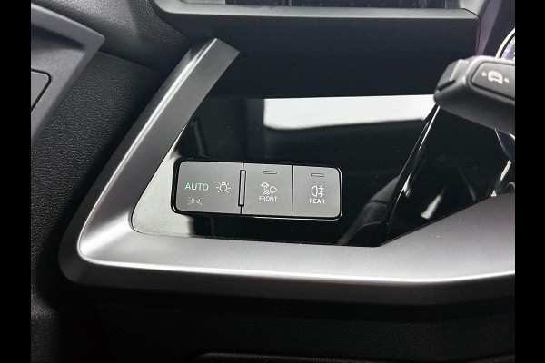 Audi A3 Limousine 30 TFSI S edition Navigatie Apple Carplay/Android Auto Parkeersensoren Adaptive Cruise Control Virtual Cockpit Climate Control Getinte ramen Lichtmetalen velgen