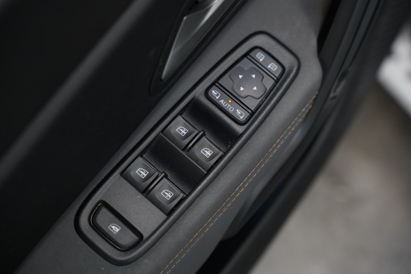 Dacia Duster 1.0 TCe 100 ECO-G Extreme LED Bar Imperial Trekhaak Blindspot PDC 360 camera NAP!