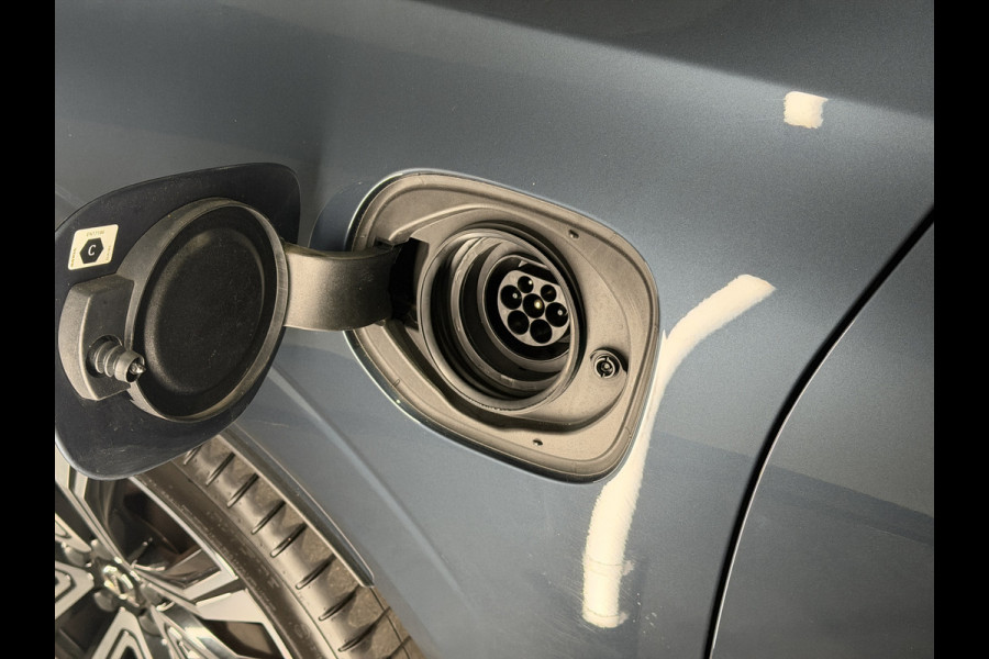 Volvo XC60 2.0 T6 Plug-in hybrid AWD R-Design | Panoramadak | Harman & Kardon Audio | Full LED koplampen