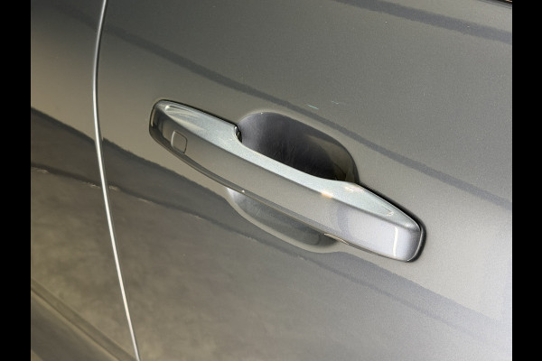 Volvo XC60 2.0 T6 Plug-in hybrid AWD R-Design | Panoramadak | Harman & Kardon Audio | Full LED koplampen
