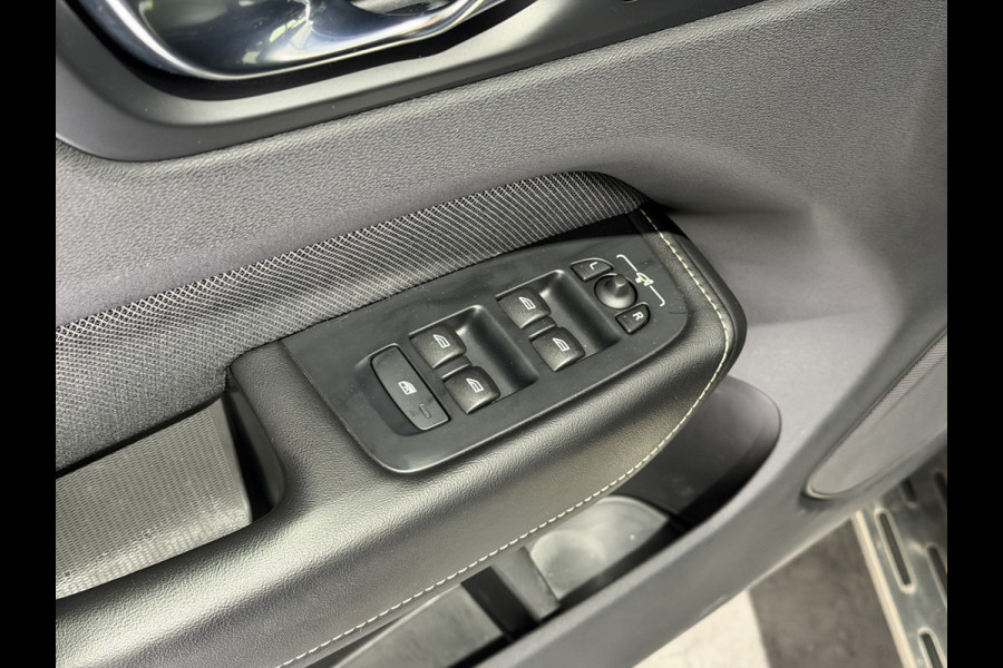 Volvo XC60 2.0 T6 Plug-in hybrid AWD R-Design | Panoramadak | Harman & Kardon Audio | Full LED koplampen