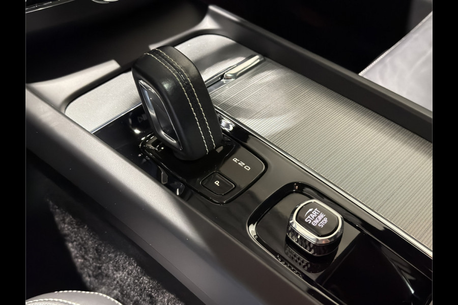 Volvo XC60 2.0 T6 Plug-in hybrid AWD R-Design | Panoramadak | Harman & Kardon Audio | Full LED koplampen