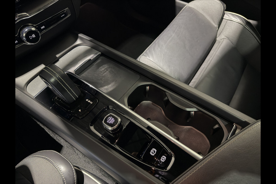 Volvo XC60 2.0 T6 Plug-in hybrid AWD R-Design | Panoramadak | Harman & Kardon Audio | Full LED koplampen