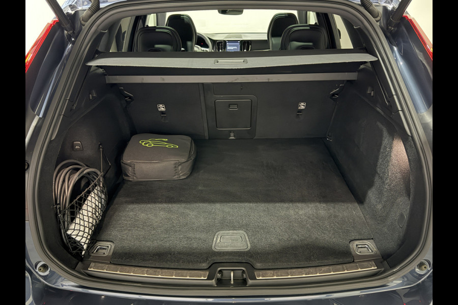 Volvo XC60 2.0 T6 Plug-in hybrid AWD R-Design | Panoramadak | Harman & Kardon Audio | Full LED koplampen