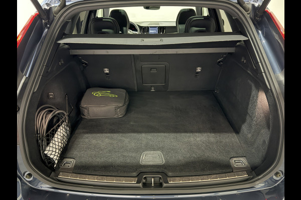 Volvo XC60 2.0 T6 Plug-in hybrid AWD R-Design | Panoramadak | Harman & Kardon Audio | Full LED koplampen