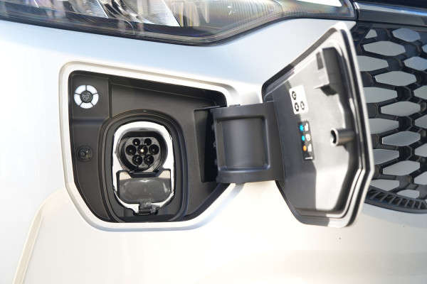Ford E-Transit Cust. 340 L2H1 Limited 71 kWh 218pk - ACC - 360 Camera - Navigatie - Stoelverwarming - AGR bestuurdersstoel - Blind Spot - Rijklaar