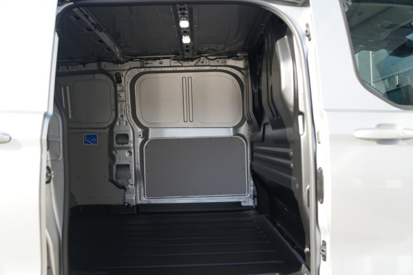Ford E-Transit Custom 340 L2H1 Limited 71 kWh 218pk - ACC - 360 camera - Navigatie - Stoelverwarming - AGR bestuurdersstoel - Blind Spot - Rijklaar