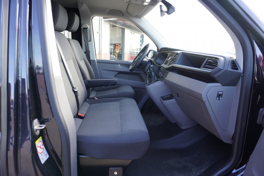 Volkswagen Transporter Kombi 2.0 TDI 150PK L2H1 9 Persoons nr. V120 | Airco | Cruise | Navi | trekhaak