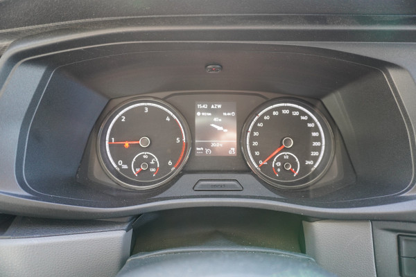 Volkswagen Transporter Kombi 2.0 TDI 150PK L2H1 9 Persoons nr. V120 | Airco | Cruise | Navi | trekhaak