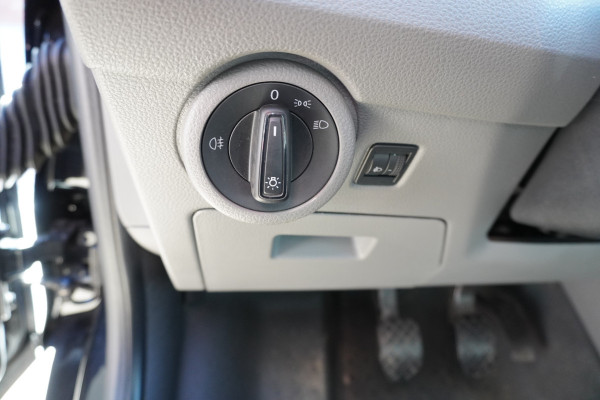 Volkswagen Transporter Kombi 2.0 TDI 150PK L2H1 9 Persoons nr. V120 | Airco | Cruise | Navi | trekhaak