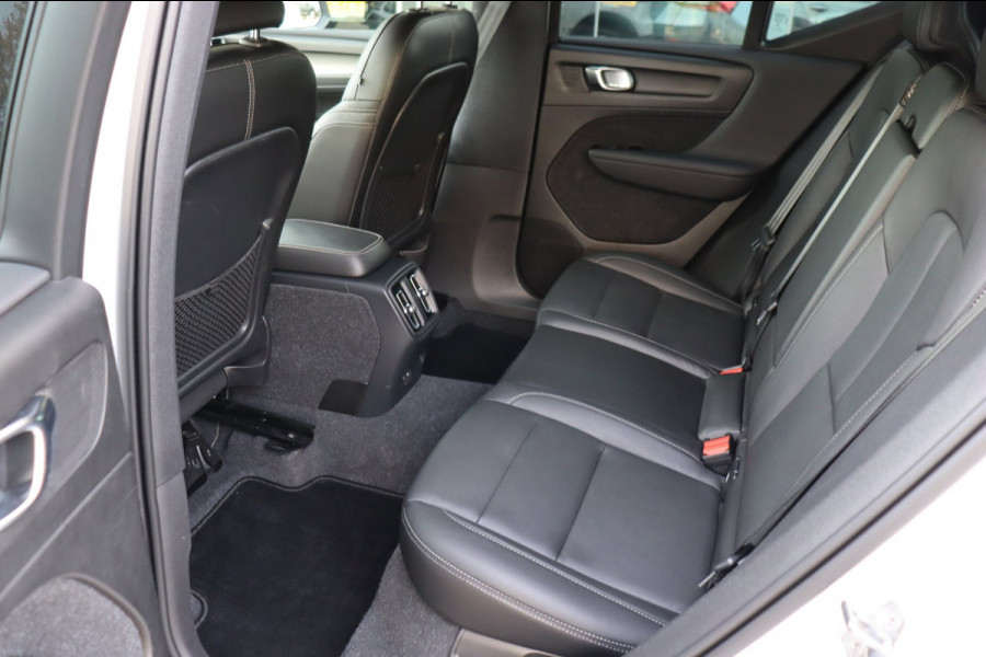 Volvo XC40 Recharge P8 AWD R-Design Org.NL Parelmoer el.trekhaak leer+vw el.klep camera SOH 91,64%