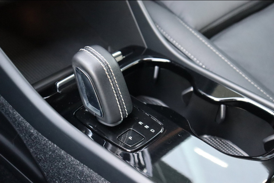 Volvo XC40 Recharge P8 AWD R-Design Org.NL Parelmoer el.trekhaak leer+vw el.klep camera SOH 91,64%