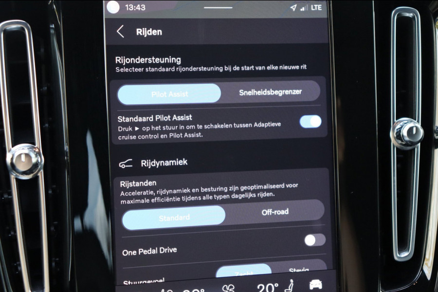 Volvo XC40 Recharge P8 AWD R-Design Org.NL Parelmoer el.trekhaak leer+vw el.klep camera SOH 91,64%