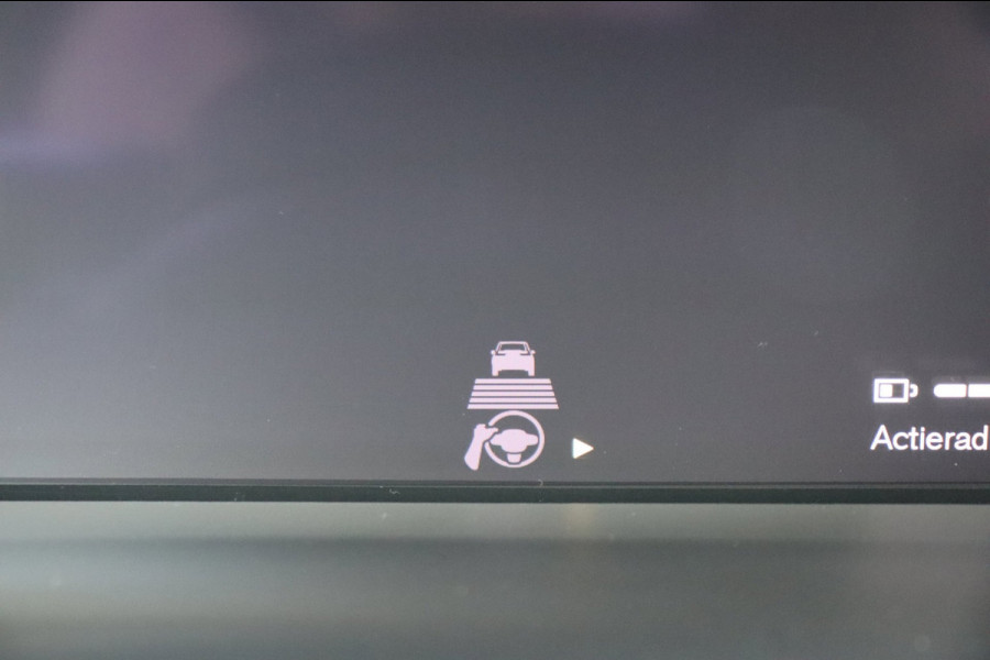 Volvo XC40 Recharge P8 AWD R-Design Org.NL Parelmoer el.trekhaak leer+vw el.klep camera SOH 91,64%