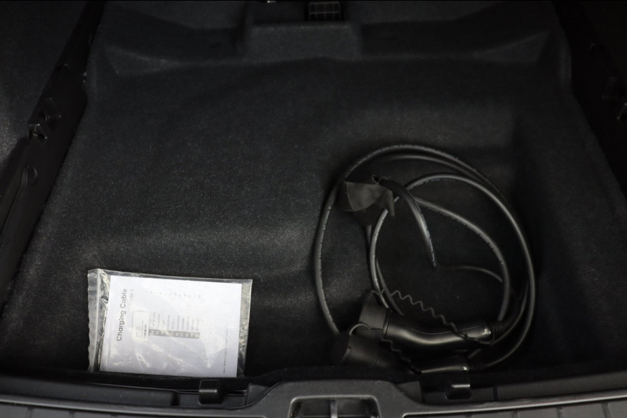 Volvo XC40 Recharge P8 AWD R-Design Org.NL Parelmoer el.trekhaak leer+vw el.klep camera SOH 91,64%