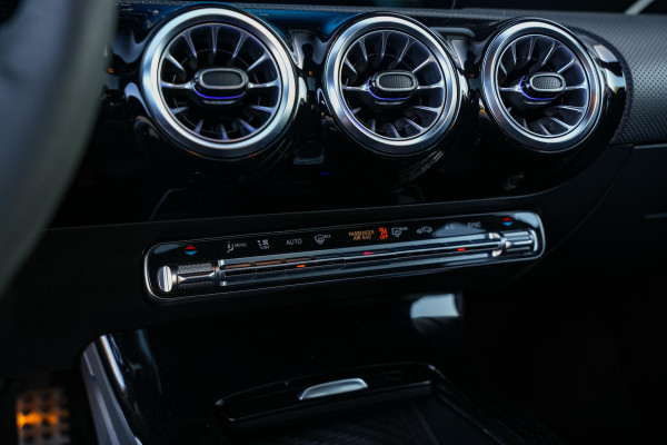 Mercedes-Benz A-Klasse AMG 45 S 4MATIC+ Burmester Aero Schaalstoelen 360 Camera Memory Stoelen HUD 422PK!