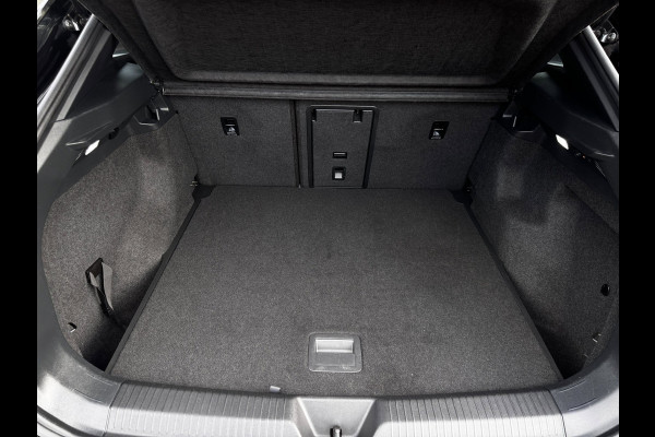 Volkswagen ID.4 Pro 77 kWh | 96% SOH | Trekhaak uitklapbaar | Winter Pack | PDC voor + Achter | Navigatie