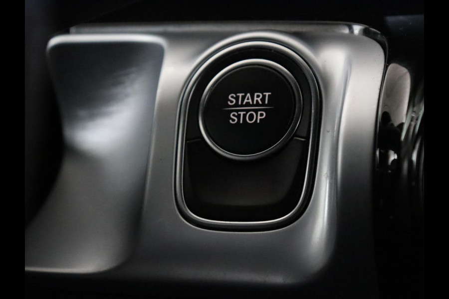 Mercedes-Benz EQB 300 4MATIC AMG Line 67 kWh | SOH 94,7% | Panoramadak | Half leder | Memory | Stoelverwarming | Cruise control | Head-up | 360 Camera | Sfeerverlichting