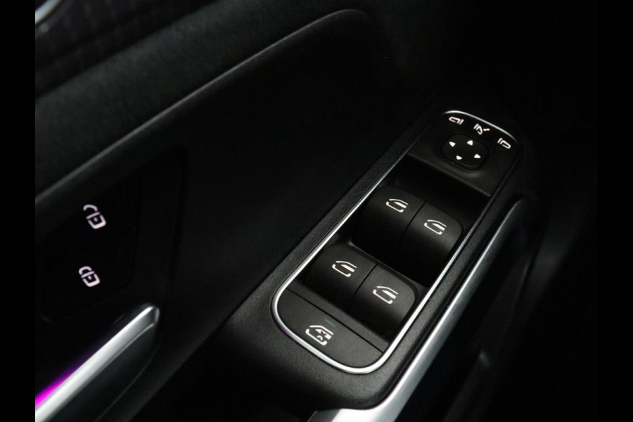 Mercedes-Benz EQB 300 4MATIC AMG Line 67 kWh | SOH 94,7% | Panoramadak | Half leder | Memory | Stoelverwarming | Cruise control | Head-up | 360 Camera | Sfeerverlichting