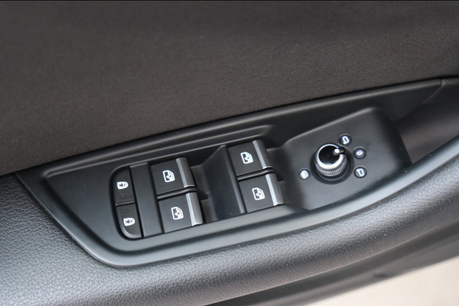 Audi A4 Avant 35 TFSI Launch edition Business Automaat - Airco, Cruise, Navi, PDC, Trekhaak.
