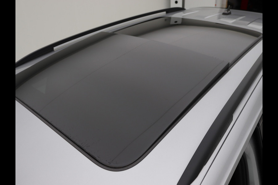 Volkswagen Tiguan Allspace 1.5 TSI R-Line 7p. Pano, Trekhaak, Stoelverwarming/ventilatie