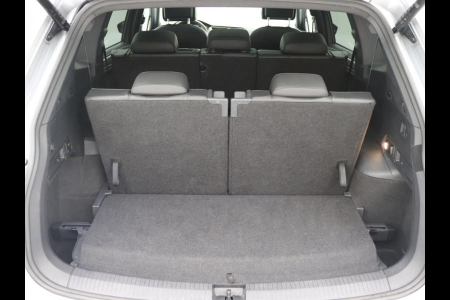 Volkswagen Tiguan Allspace 1.5 TSI R-Line 7p. Pano, Trekhaak, Stoelverwarming/ventilatie