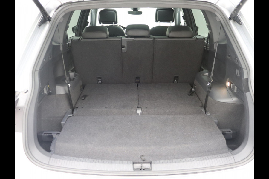 Volkswagen Tiguan Allspace 1.5 TSI R-Line 7p. Pano, Trekhaak, Stoelverwarming/ventilatie