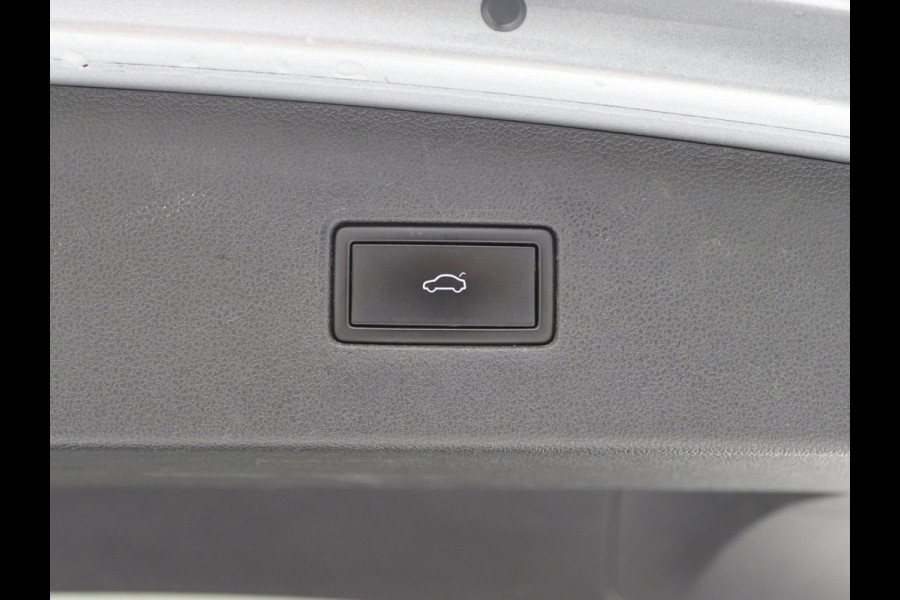 Volkswagen Tiguan Allspace 1.5 TSI R-Line 7p. Pano, Trekhaak, Stoelverwarming/ventilatie