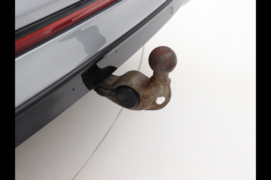 Volkswagen Tiguan Allspace 1.5 TSI R-Line 7p. Pano, Trekhaak, Stoelverwarming/ventilatie
