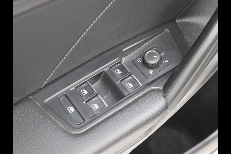 Volkswagen Tiguan Allspace 1.5 TSI R-Line 7p. Pano, Trekhaak, Stoelverwarming/ventilatie