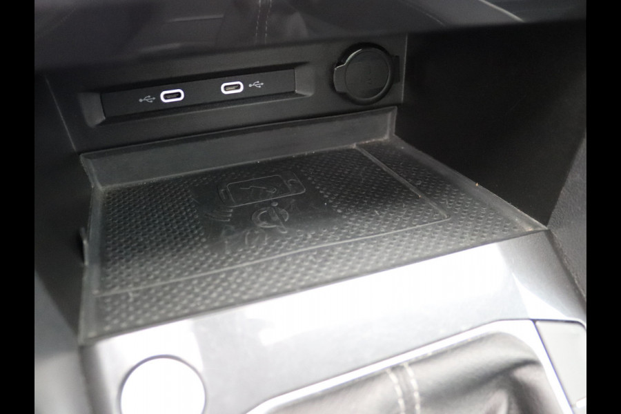 Volkswagen Tiguan Allspace 1.5 TSI R-Line 7p. Pano, Trekhaak, Stoelverwarming/ventilatie