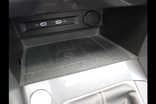 Volkswagen Tiguan Allspace 1.5 TSI R-Line 7p. Pano, Trekhaak, Stoelverwarming/ventilatie
