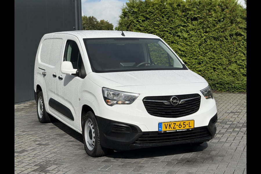 Opel Combo 1.5D 102 PK / L2H1 / 1e EIG. / BOTT INRICHTING / AIRCO / CRUISE / APPLE CARPLAY / ANDROID AUTO
