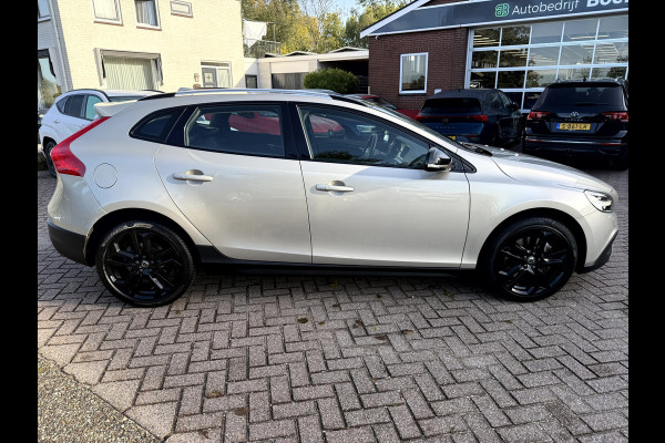 Volvo V40 Cross Country 1.5 T3 Nordic+ Luxury Panoramadak, 18''Lmv, Trekhaak