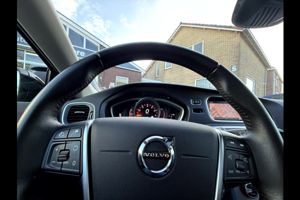 Volvo V40 Cross Country 1.5 T3 Nordic+ Luxury Panoramadak, 18''Lmv, Trekhaak