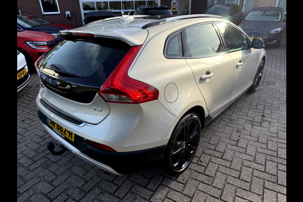 Volvo V40 Cross Country 1.5 T3 Nordic+ Luxury Panoramadak, 18''Lmv, Trekhaak
