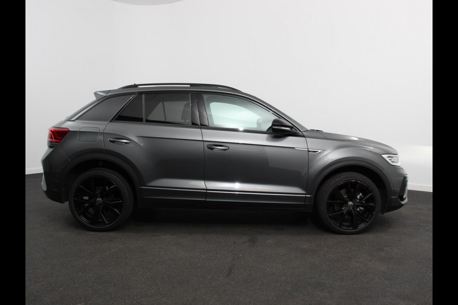 Volkswagen T-Roc 1.5 TSI DSG R-Line + Design pakket Black Automaat Climate control Stoelverwarming Stuurverwarming Parkeersensoren LED Adaptieve cruise control Camera Panorama dak Navigatie Apple Carplay/Android Auto Climate control