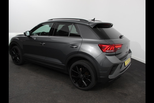 Volkswagen T-Roc 1.5 TSI DSG R-Line + Design pakket Black Automaat Climate control Stoelverwarming Stuurverwarming Parkeersensoren LED Adaptieve cruise control Camera Panorama dak Navigatie Apple Carplay/Android Auto Climate control