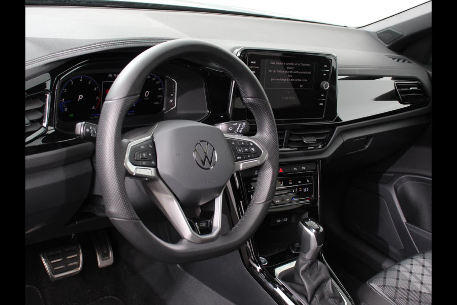 Volkswagen T-Roc 1.5 TSI DSG R-Line + Design pakket Black Automaat Climate control Stoelverwarming Stuurverwarming Parkeersensoren LED Adaptieve cruise control Camera Panorama dak Navigatie Apple Carplay/Android Auto Climate control
