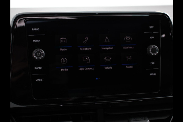 Volkswagen T-Roc 1.5 TSI DSG R-Line + Design pakket Black Automaat Climate control Stoelverwarming Stuurverwarming Parkeersensoren LED Adaptieve cruise control Camera Panorama dak Navigatie Apple Carplay/Android Auto Climate control