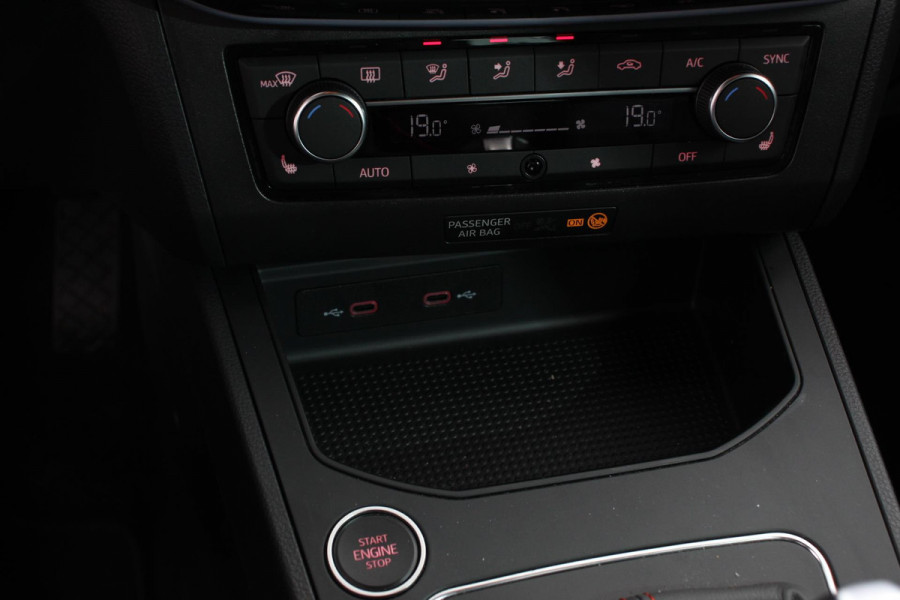 Seat Ibiza 1.0 TSI 110 pk DSG FR Navigatie Apple Carplay/Android Auto Adaptieve Cruise Control Parkeersensoren Camera Virtual Cockpit Stoelverwarming Full LED Privacy Glass