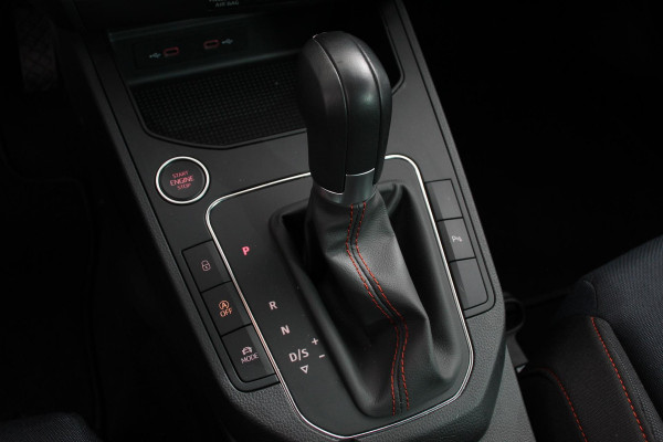 Seat Ibiza 1.0 TSI 110 pk DSG FR Navigatie Apple Carplay/Android Auto Adaptieve Cruise Control Parkeersensoren Camera Virtual Cockpit Stoelverwarming Full LED Privacy Glass